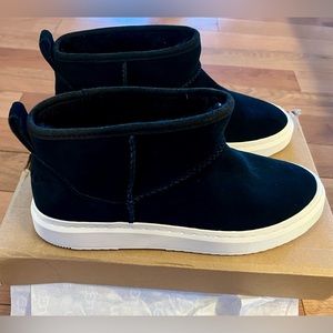 UGG Alameda Mini Boot (Black) - Size 9